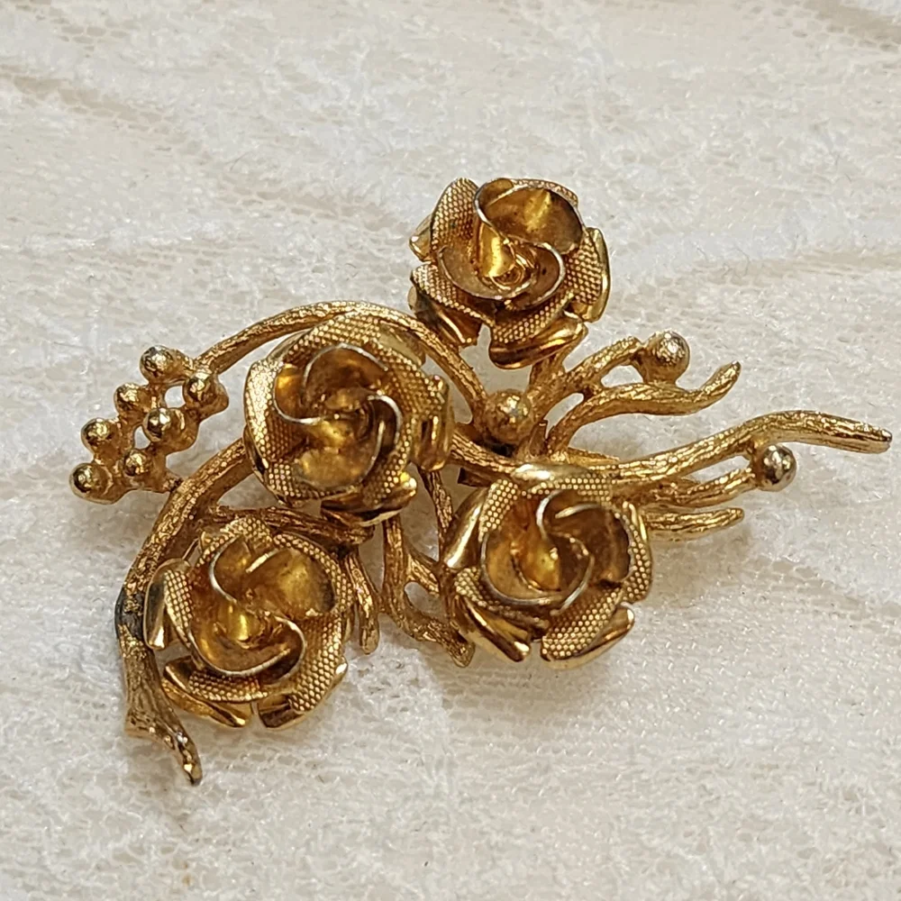 Vintage Coro Brooch Four Roses On A Textured Stem Gold Tone Signed